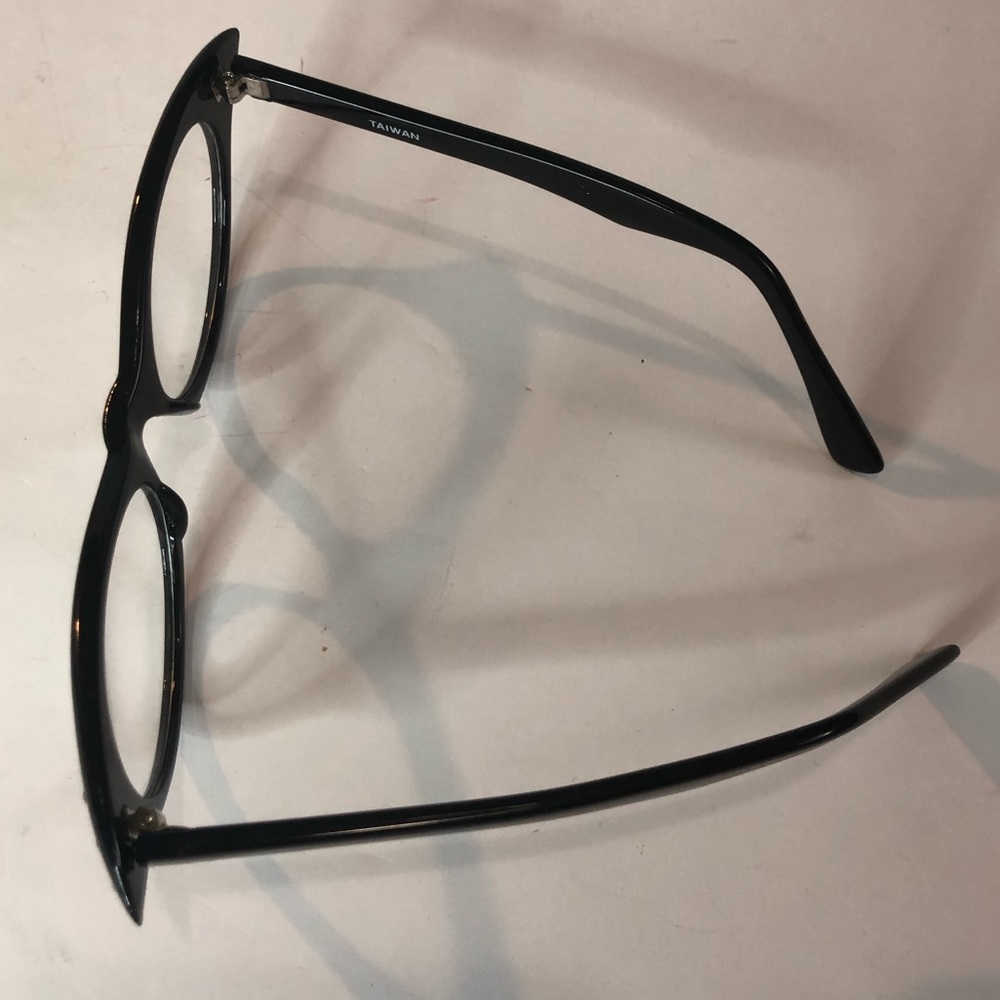 Woman’s fashion cat eye glasses - Picture 9 of 15